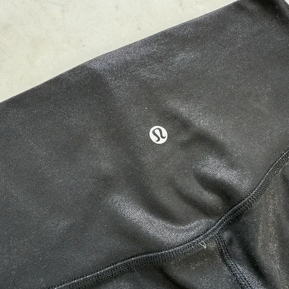 Lululemon Align High-Rise Short 8" Shine Radiate Foil Print Black Size 6 - Picture 3 of 8